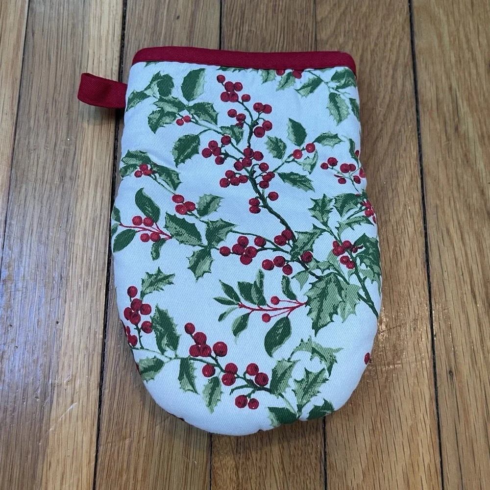 Lauren Ralph Lauren Mistletoe Oven Mitt Red White Holiday Baking Cooking Kitchen